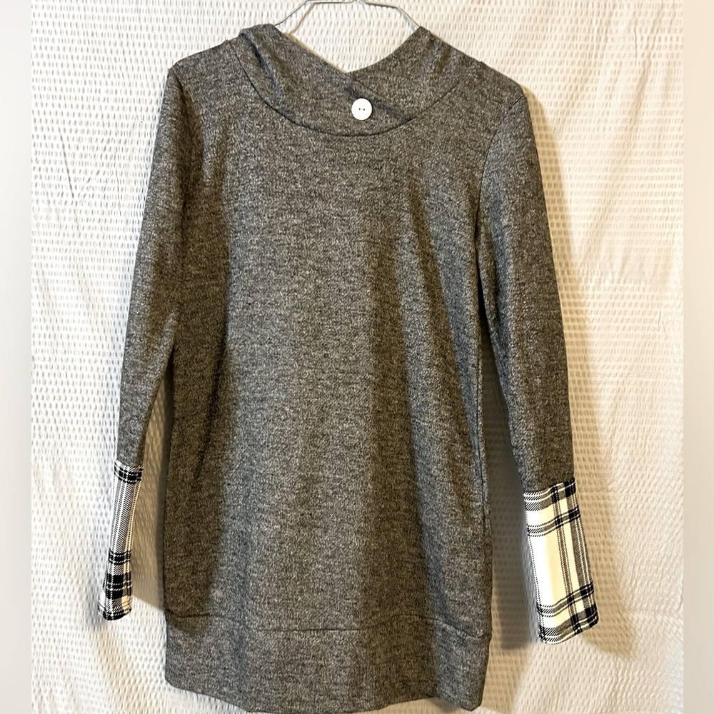 Women’s Twenty Second Hooded Shirt